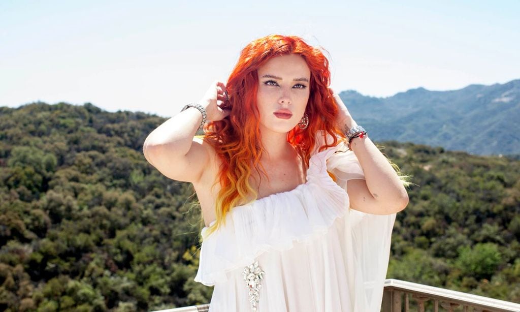 Bella Thorne posa para HOLA! USA