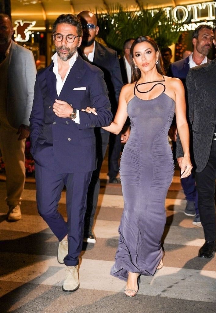 Eva Longoria y su esposo José Bastón hicieron una entrada deslumbrante en la fiesta de Palab Otephanie Slach en Cannes
