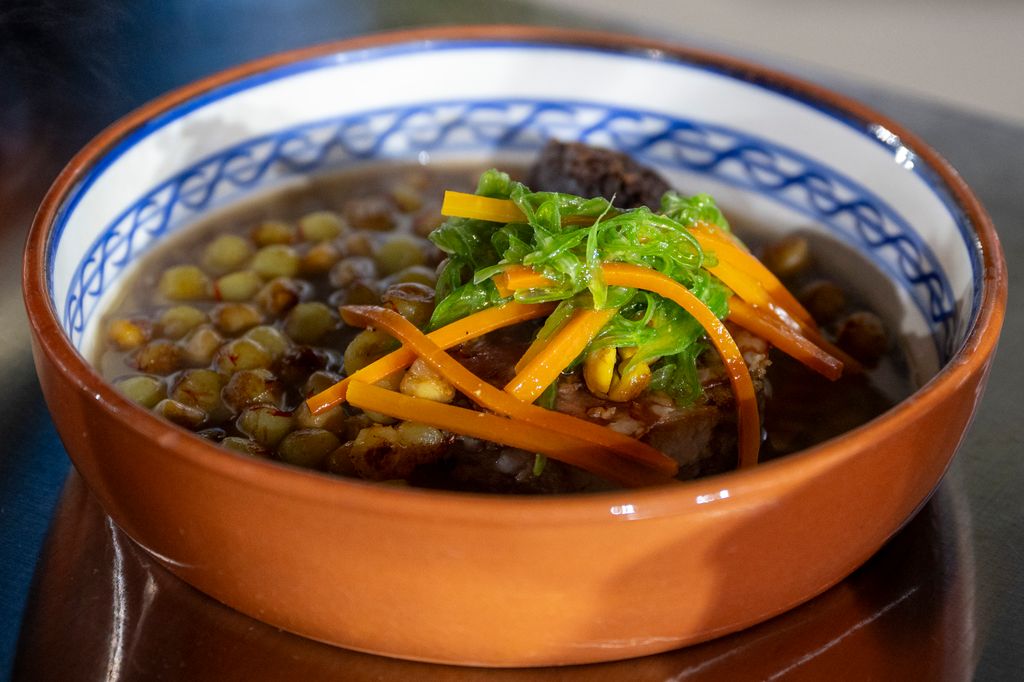 Versión elaborada por el cocinero Filipe Ramalho del clásico plato de garbanzos al estilo de Alentejo.
