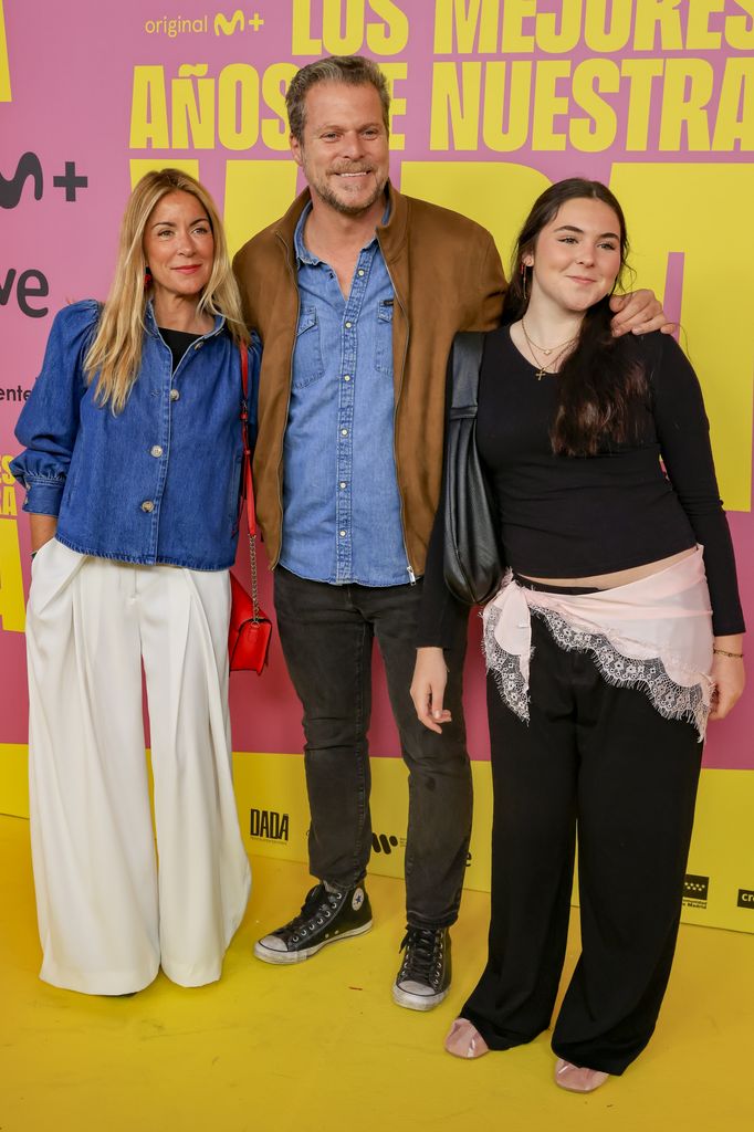 Jota Abril con su mujer Sara y una de sus hijas