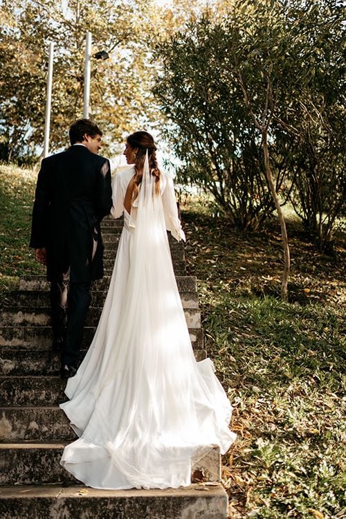 Vestido de novia con espalda descubierta