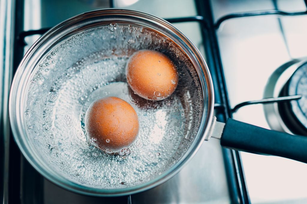 En el Cascaflote las yemas de los huevos cocidos se suman a la crema de tomate, y las claras se pican y se añaden al final como 'topping'.
