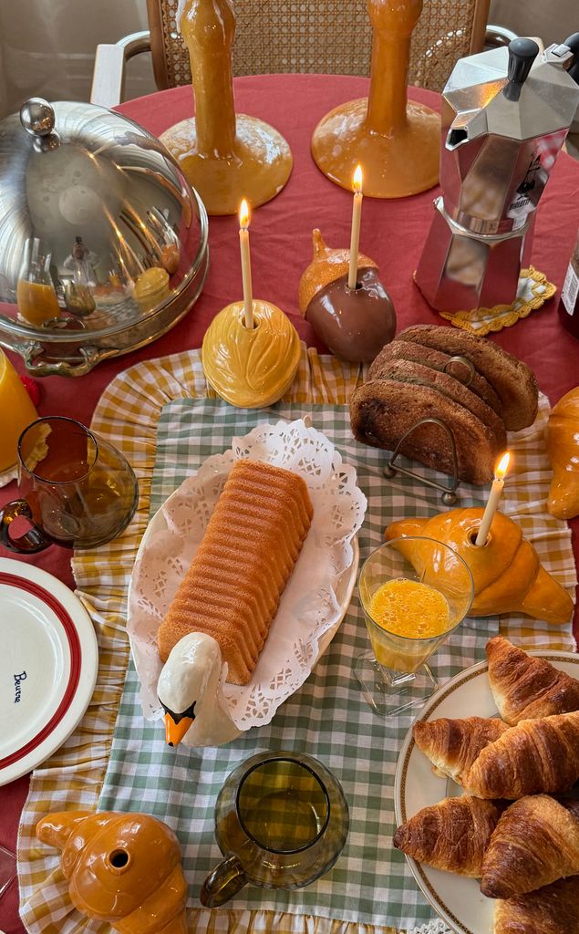 En la mesa se pueden ver piezas como la bellota, nuez o croissant.