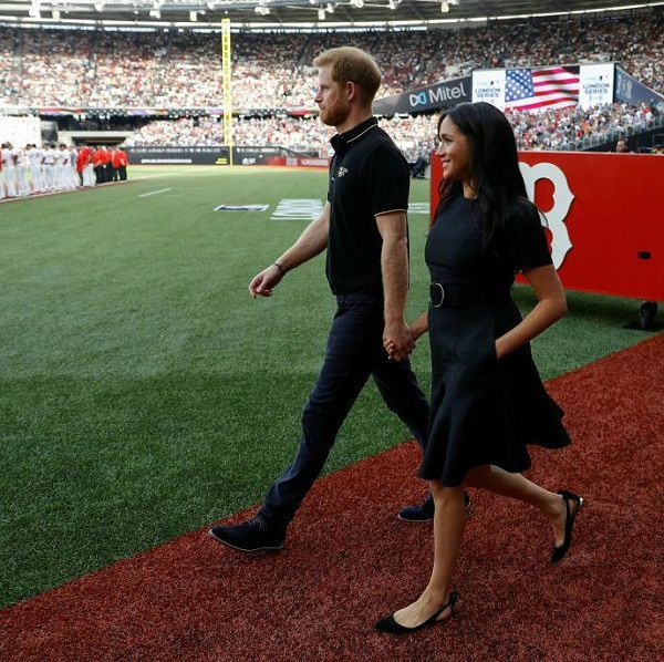 Meghan Markle con vestido negro