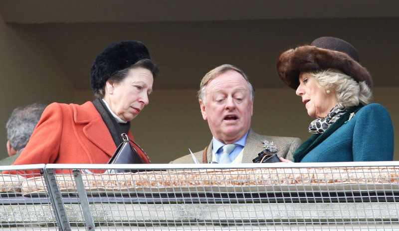 Camilla y su ex, Andrew Parker Bowles, y la princesa Ana 