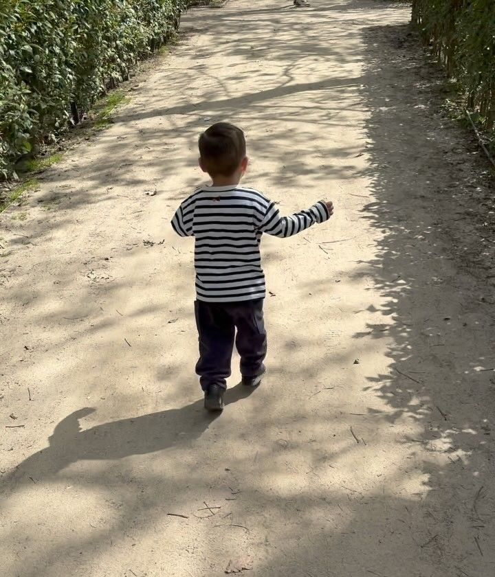 León, hijo de Carlos Rivera, inició el primer año de preescolar.