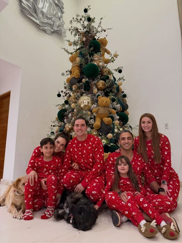 Tania y sus hijos celebraron Navidad en México, al lado del papá de los niños, Daniel Pérez. En el festejo también estuvieron presentes las actuales parejas de Rincón y su ex.