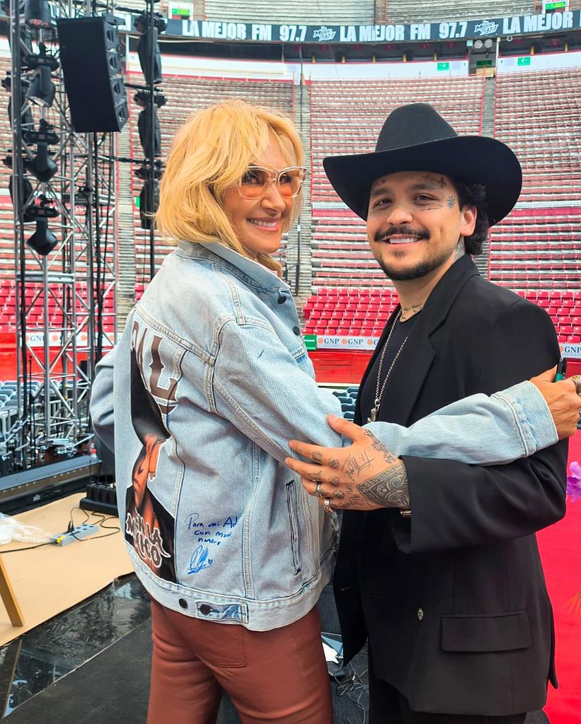 Adela Micha y Christian Nodal