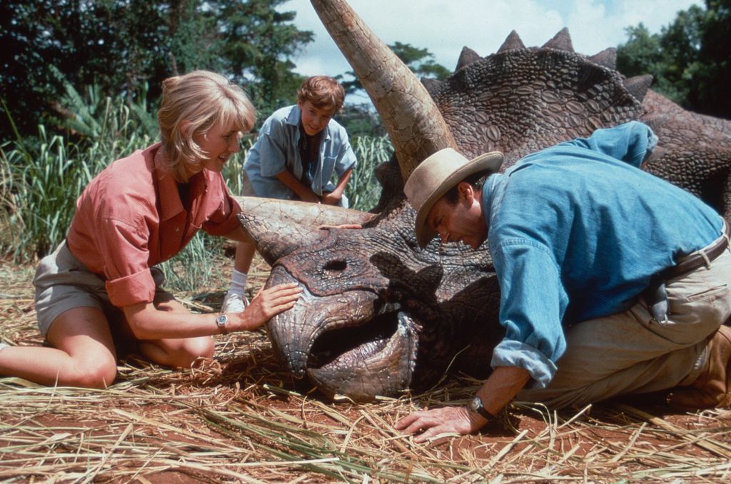 Laura Dern y Sam Neill, en una escena de 'Jurassic Park' en 1993