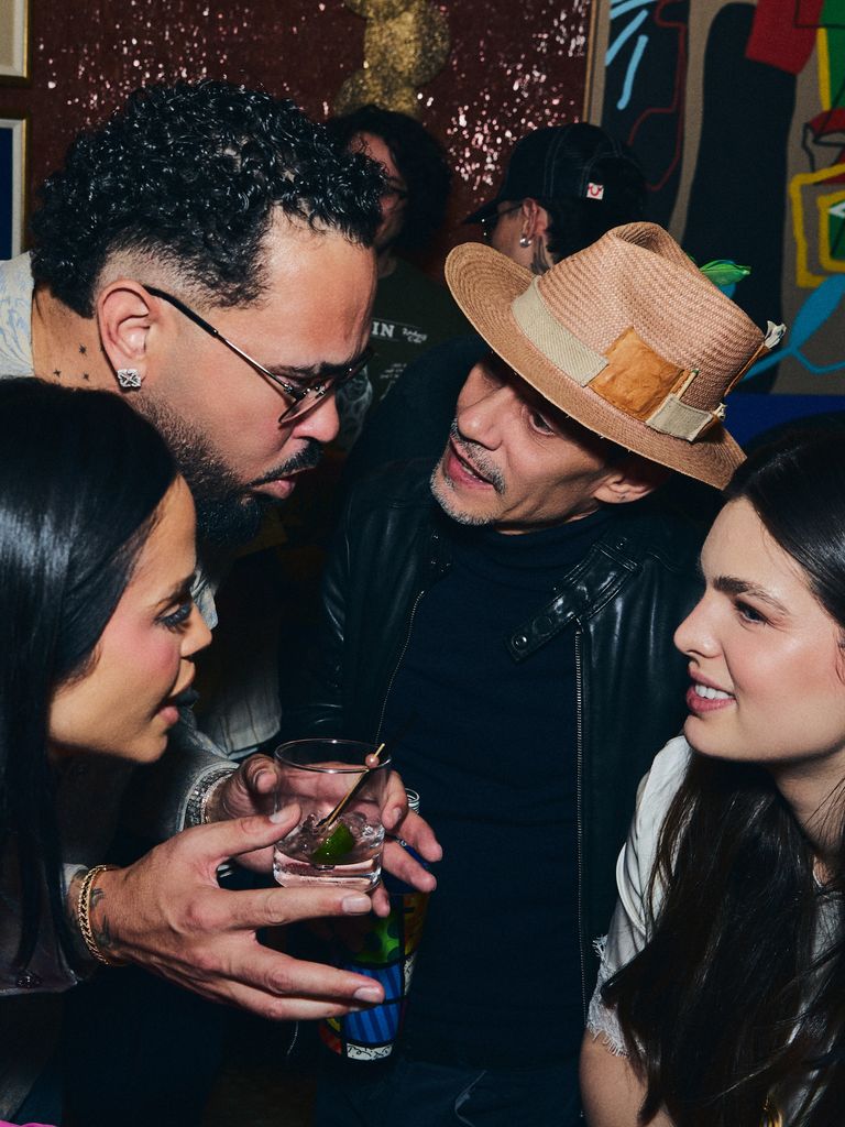 Marc Anthony celebró su cumpleaños con Nadia Ferreira y más amigos