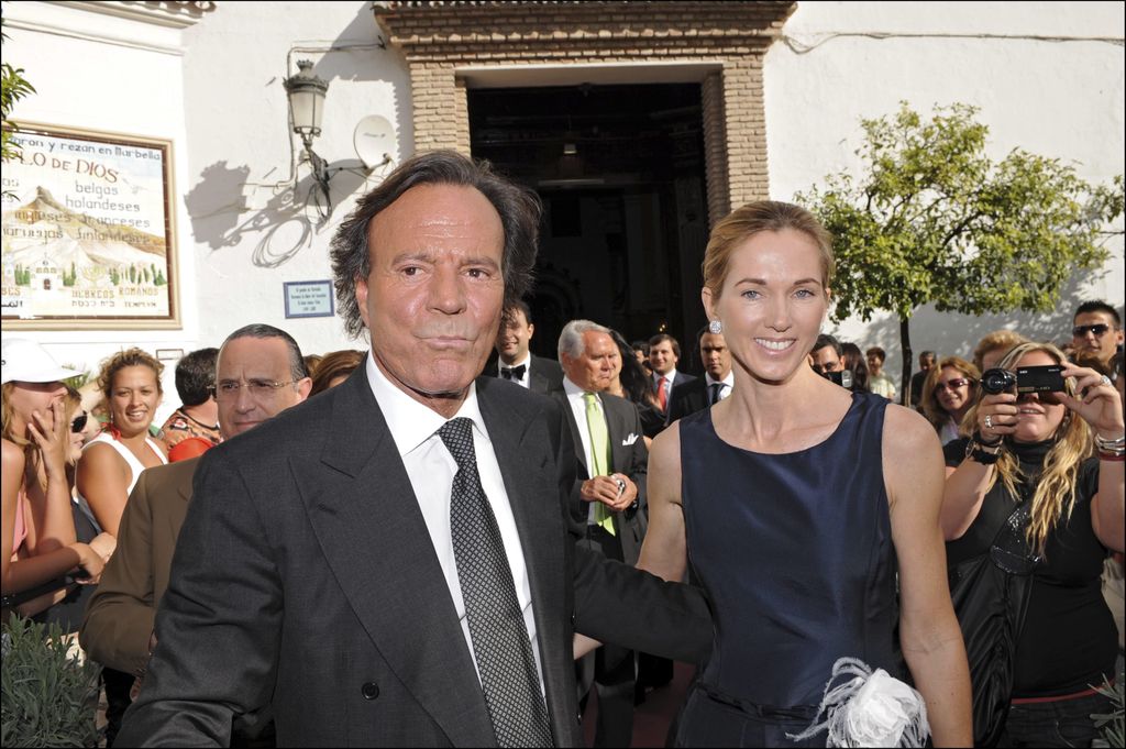 Julio Iglesias y Miranda Rijnsburger se casaron en 2010 en una ceremonia privada. 