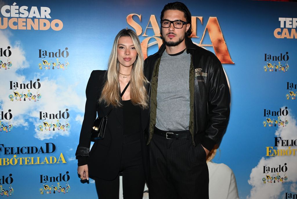 Alejandra Rubio y Carlo Costanzia apoyando a Terelu