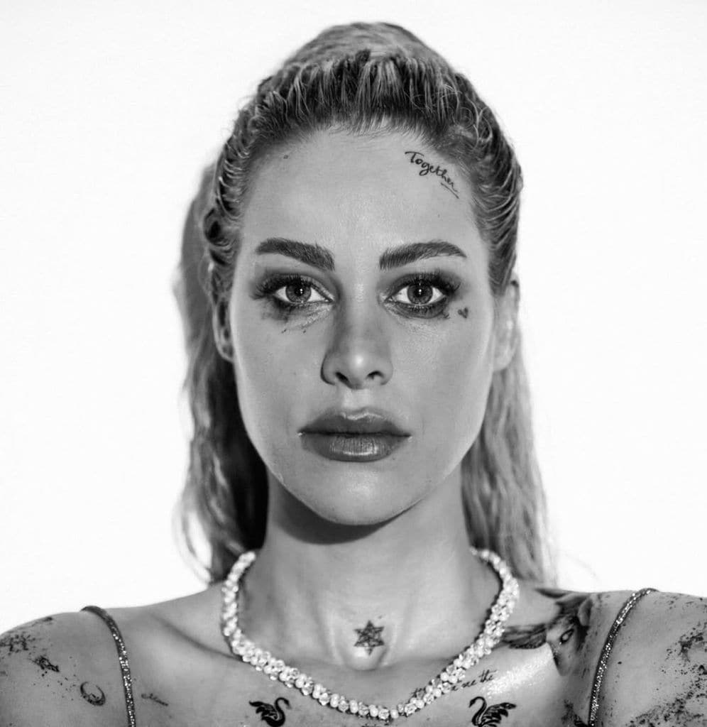 Candela Márquez sorprende con una estética que evoca la vulnerabilidad y la fuerza de los grandes desamores