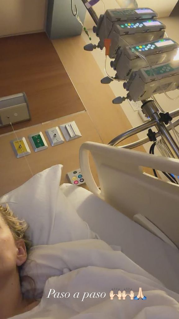 Marjorie de Sousa preocupó s sus seguidores al compartir esta foto desde el hospital. 