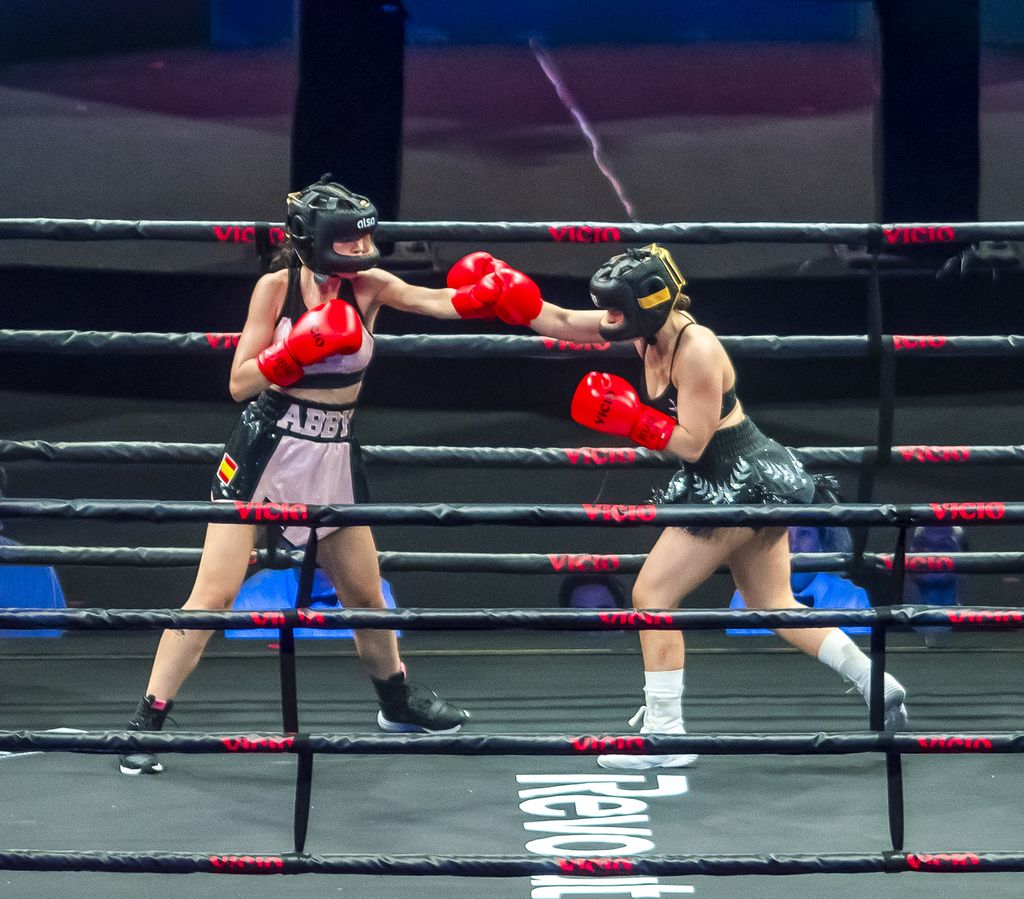 Roro (dcha), durante su combate el año pasado, contra Abby (izda).