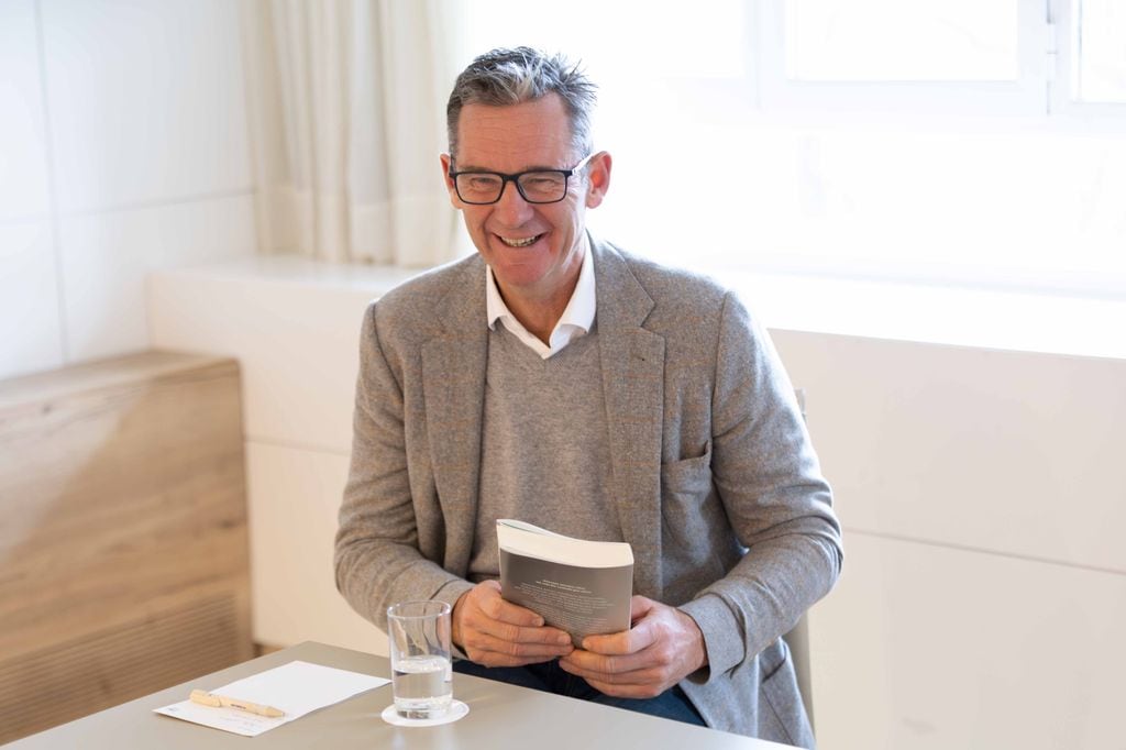 Iñaki Urdangarin con su libro 'Todala 