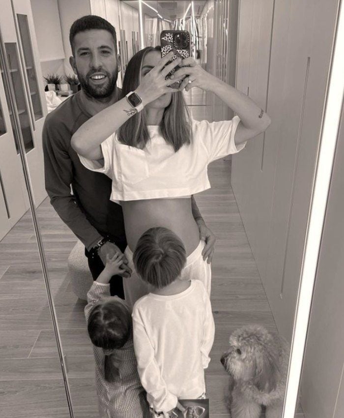 Romarey y Jordi Alba anuncian que van a ser padres 