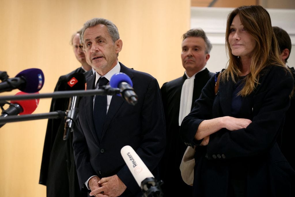 El expresidente Nicolas Sarkozy fue sentenciado a cinco años de prisión 
