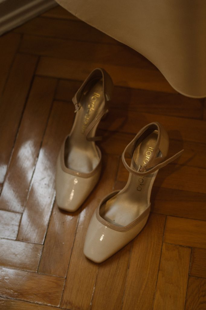Zapatos de novia con la puntera cuadrada