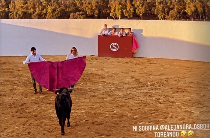 Música, toros y diversión en la preboda campestre de Claudia Osborne y José Entrecanales