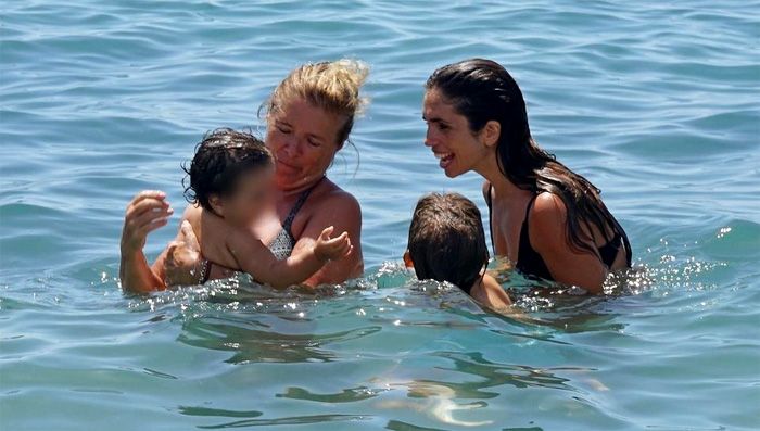 Elena Furiase, con sus hijos y su suegra