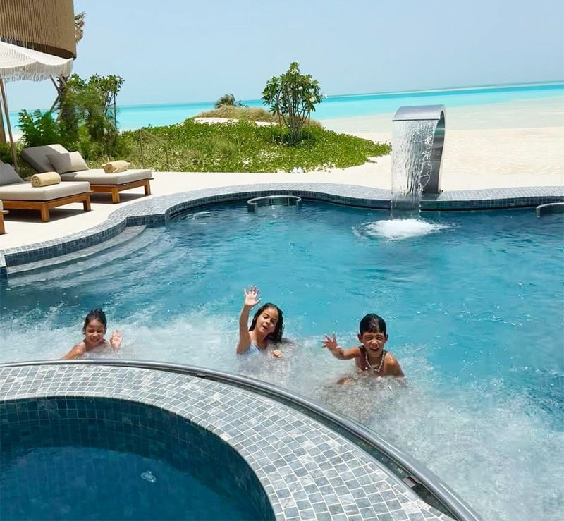 Georgina Rodríguez con sus hijos en el paraíso