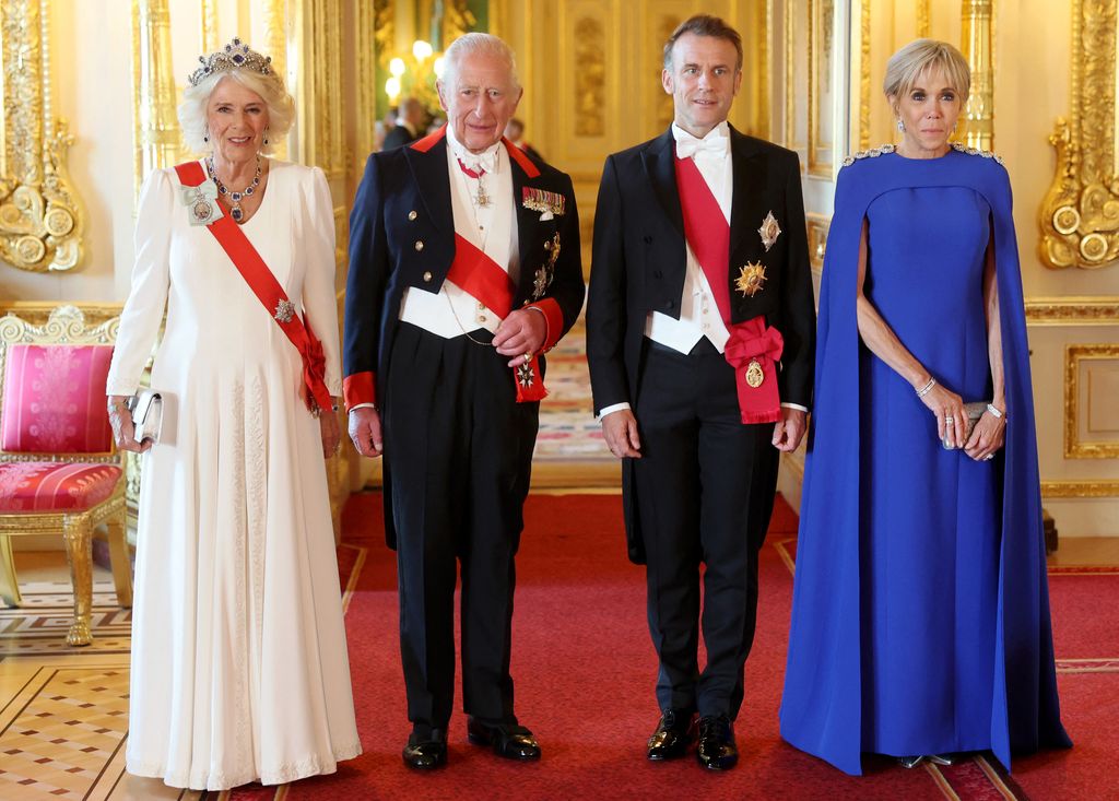De izquierda a derecha: la reina Camilla, el rey Carlos III, el presidente Emmanuel Macron y su esposa Brigitte en el banquete de Estado, en el Castillo de Windsor, el pasado 8 de julio.