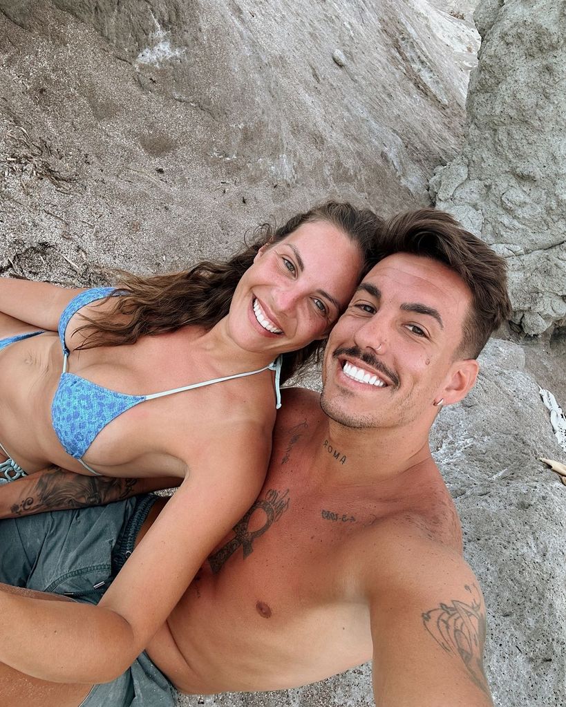 Jessica Bueno abre el álbum de fotografías de sus vacaciones en la playa