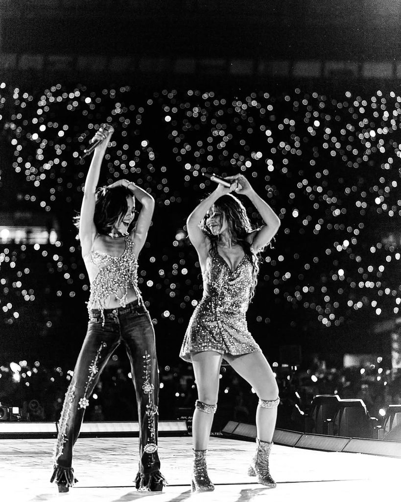 Shakira invitó a Danna a acompañarla en el escenario durante su último concierto en la Ciudad de México