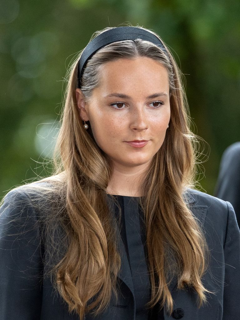 Ingrid Alexandra de Noruega con pendientes de perlas, símbolo de luto por la muerte de su abuelo, el rey Harald, 2026
