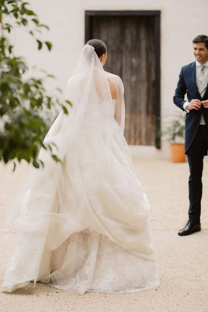 La boda de Elena con vestido de Inés Lacasa