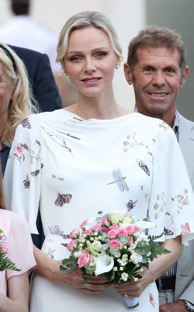 Charlene de Mónaco vuelve a elegir el blanco en el tradicional picnic junto al príncipe Alberto y sus hijos, 2026.