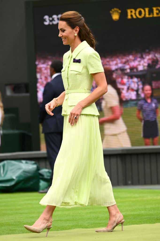 Con su traje amarillo en Wimbledon 2023