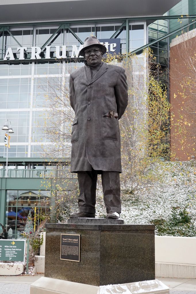 Una estatua del ex entrenador de los Green Bay Packers, Vince Lombardi, en la Plaza Bob Harlan del Lambeau Field.