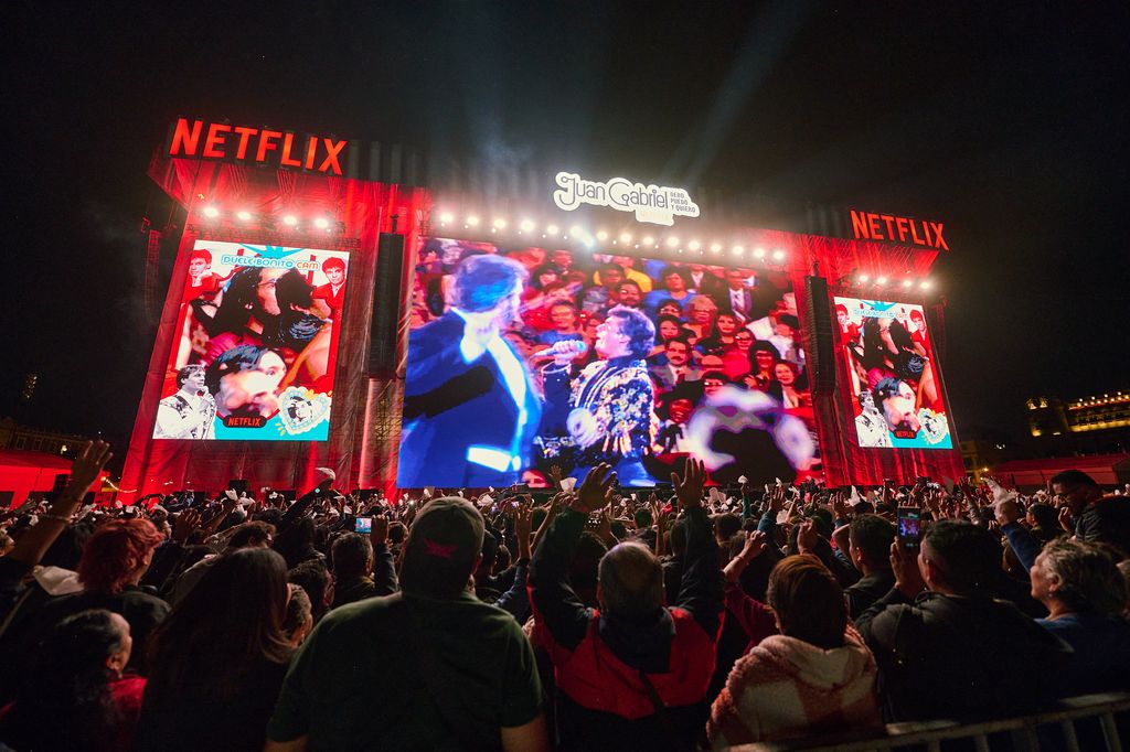 El legado de Juan Gabriel sigue vigente y lo vivido anoche en el Zócalo es una muestra de ello