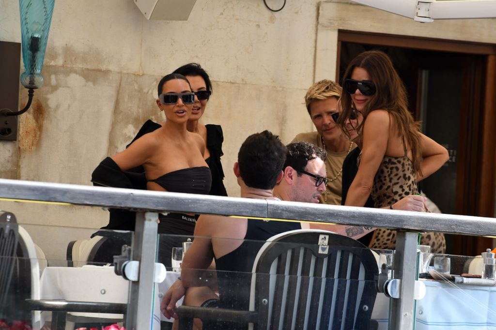 VENICE, ITALY - JUNE 26: (L-R) Kim Kardashian, Kris Jenner, Orlando Bloom, Domenico Dolce and KhloÃ© Kardashian ahead of Jeff Bezos and Lauren Sanchez Wedding on June 26, 2025 in Venice, Italy. (Photo by Luigi Iorio/GC Images)