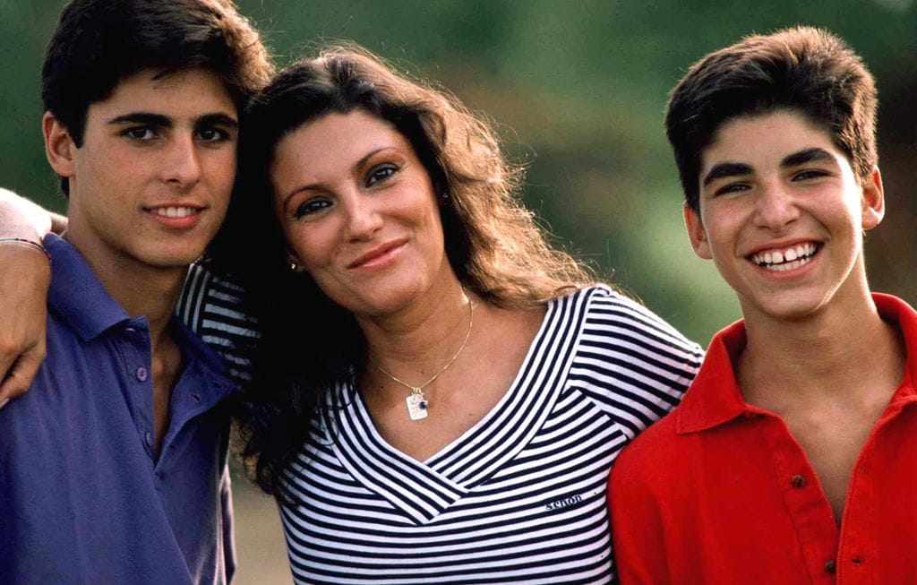 Carmen Ordóñez con sus hijos Francisco y Cayetano