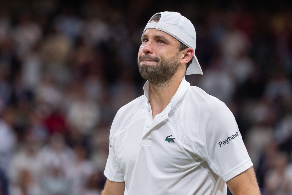 El rostro de decepción de Dimitrov, tras tener que abandonar la cancha por esta nueva lesión.