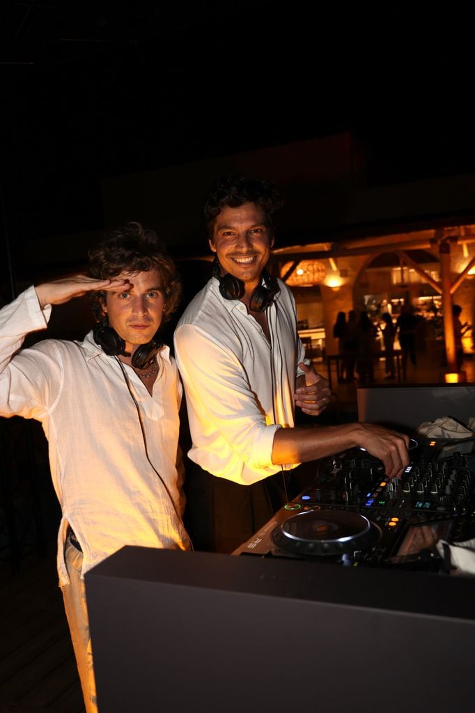 Javier de Miguel junto al DJ Álvaro Naive 