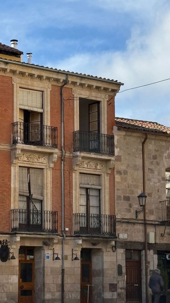 Más ventanas y edificios