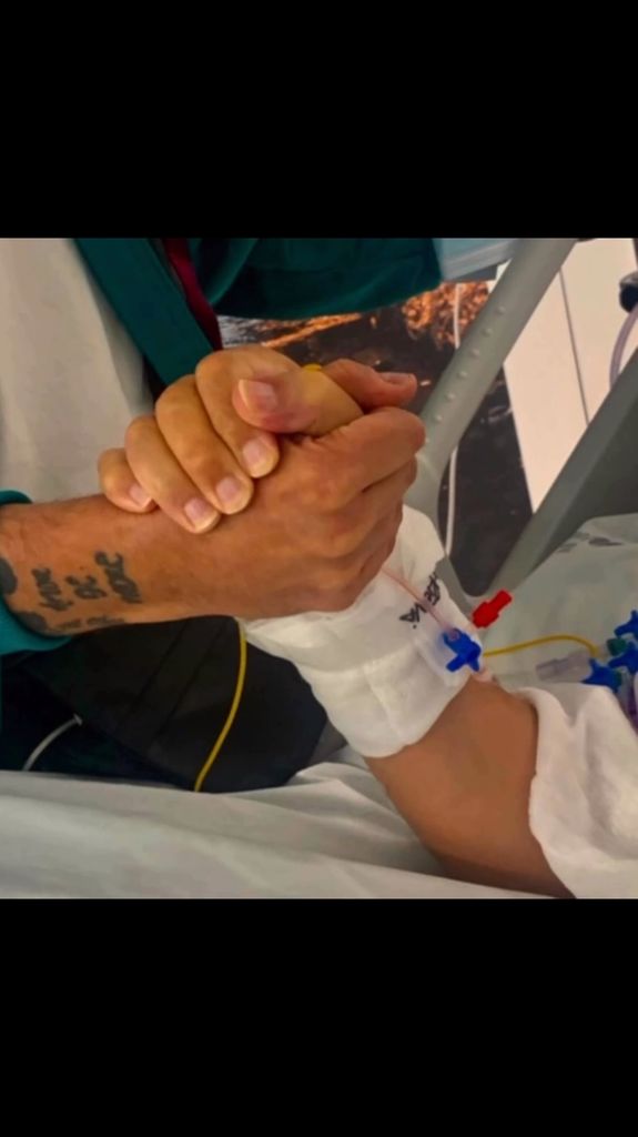 Rafael Amargo compartió una emotiva imagen agarrando la mano de su padre, Florentino García Martín, fallecido el pasado mes de septiembre