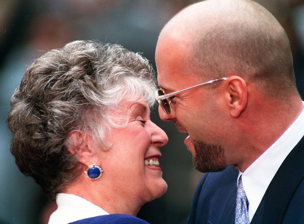 El actor con su madre, Marlene, en Hollywood en el año 1995  