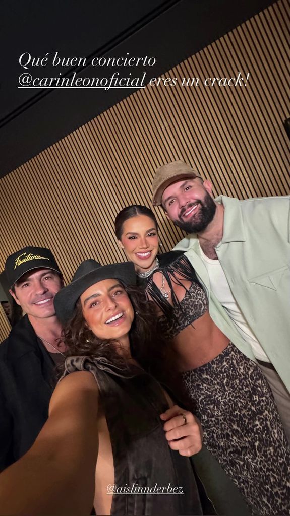 Mauricio Ochmann y Aislinn Derbez saludaron a Carín León y a Meylin Zúñiga.