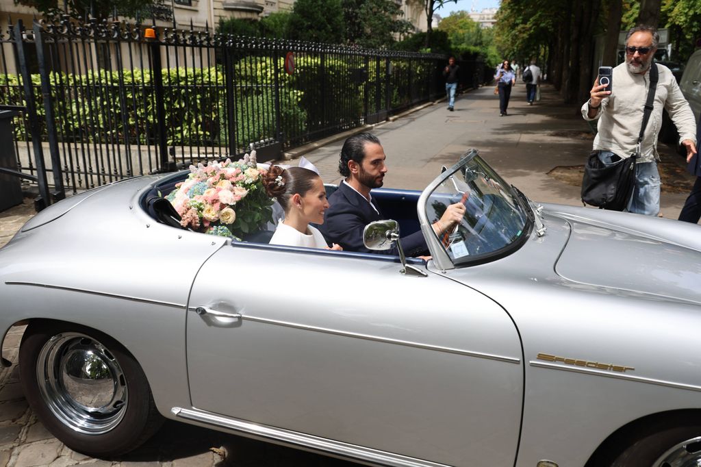 Thylane Blondeau y Benjamin Attal, felices el día de su boda civil