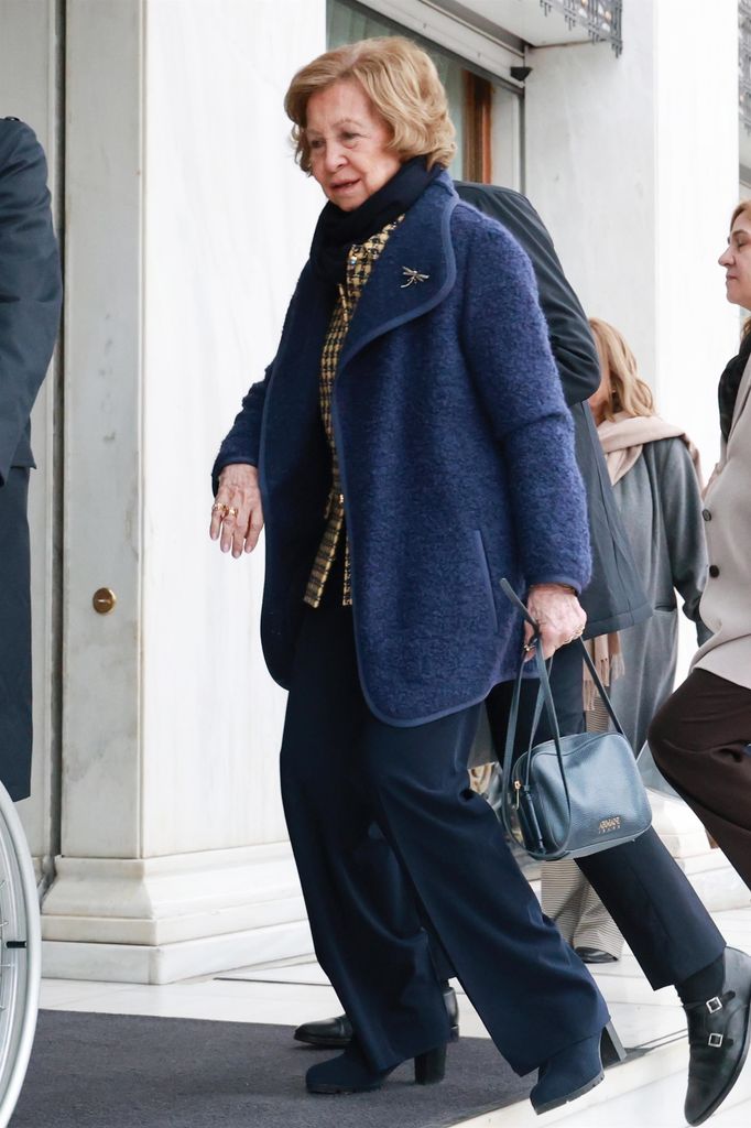 La reina Sofía y la infanta Cristina llegan a Atenas para la boda de su sobrino