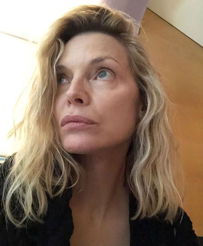 selfie-michelle-pfeiffer