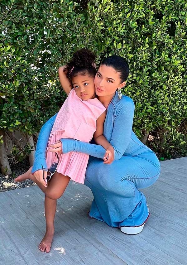 Kylie Jenner con su hija Stormi