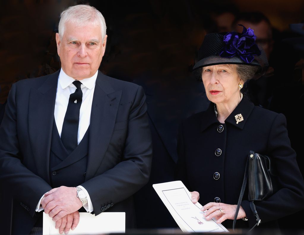 El príncipe Andrés y la princesa Ana en el funeral de la Duquesa de Kent en la Catedral de Westminster, en septiembre de 2025