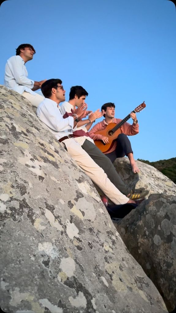 Envido6 ha elegido 'Dama y Vagabundo', la canción de Bromas Aparte que les hizo virales, para dar su primer paso oficial en la música