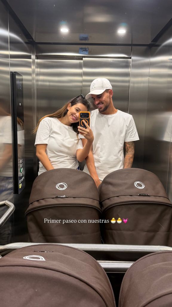 Luna Serrat y Dani Ceballos, en su primer plan como padres de mellizas